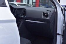 Tira ateca guantera.jpg