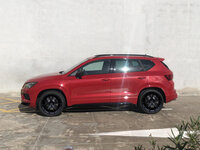 cupra con llantas negras.jpg